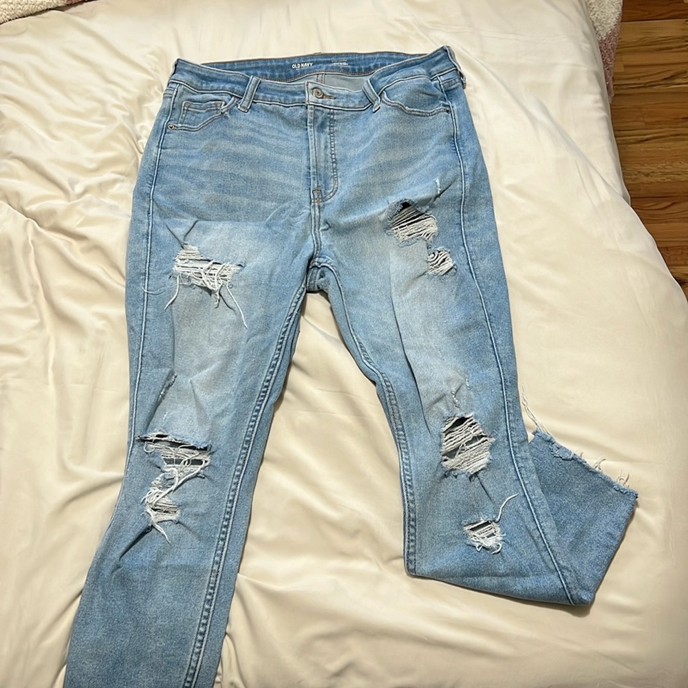 Ripped skinny jeans.